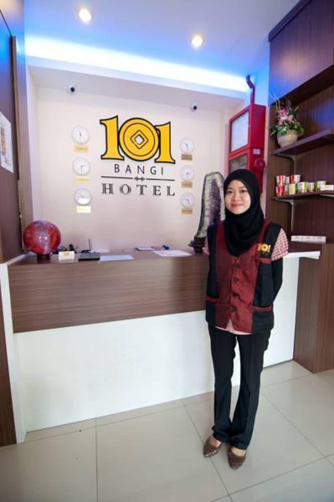 101 Hotel Bangi Esterno foto